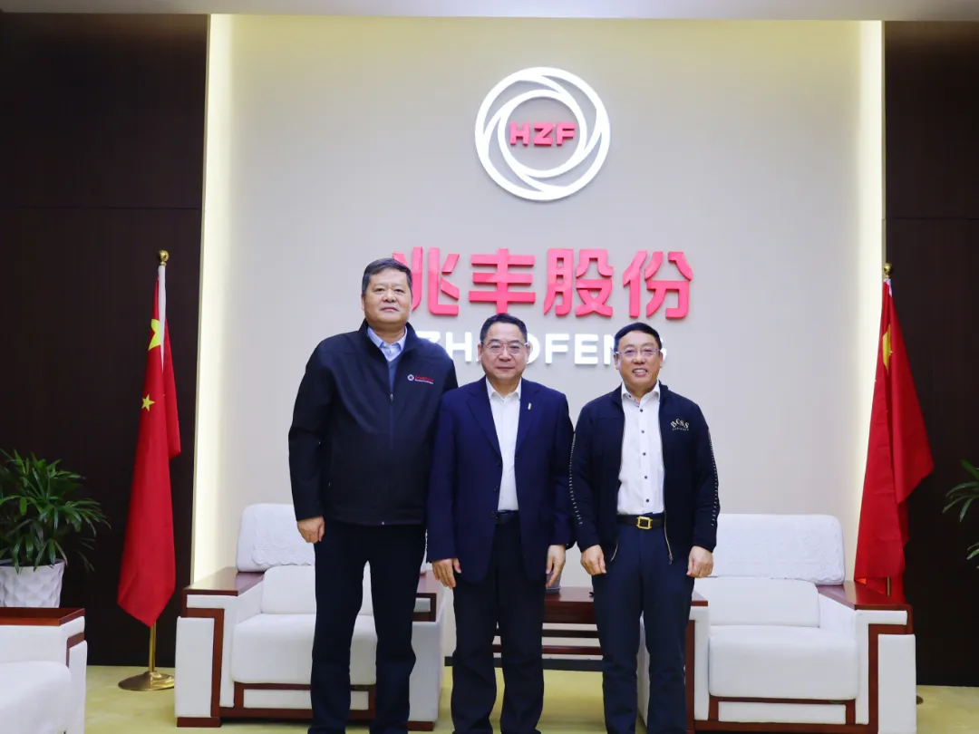 Др Зханг Иилин, главни извршни директор компаније Сцхаеффлер Греатер Цхина, у посети Зхаофенг Цо., Лтд.